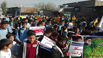 راهپیمایی باشکوه بزرگداشت روز ۱۳ آبان در شهر آوه با حضور امام جمعه، اعضای شورای اسلامی شهر