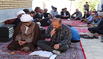 برگزاری دعای عرفه در جوار گلزار شهدای شهر آوه